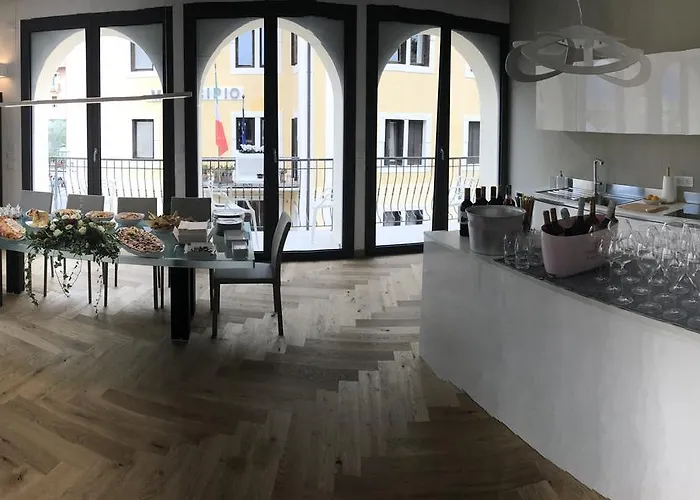 La Castellana Torri Del Benaco